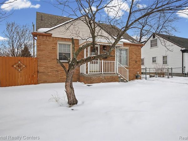 18890 Birmingham Street, Roseville, MI 48066