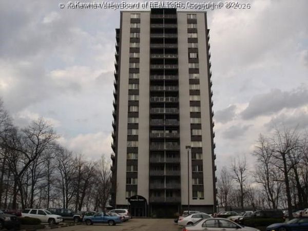 1800 Roundhill Road, Unit 307, Charleston, WV 25314