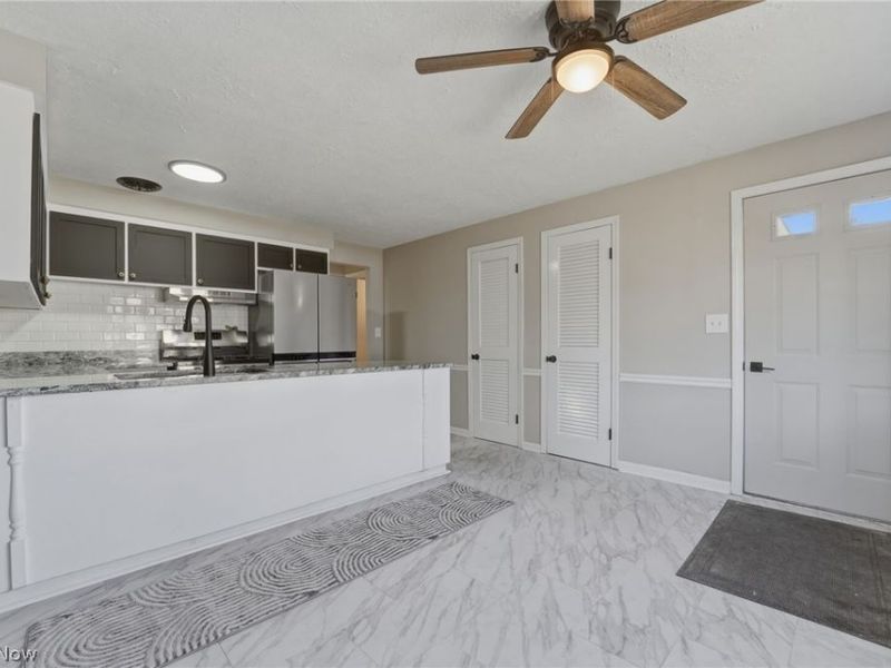 7366 Primrose Drive, Mentor on the Lake, OH 44060 Photo 11