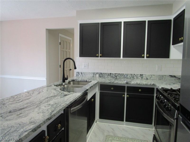 7366 Primrose Drive, Mentor on the Lake, OH 44060 Photo 12