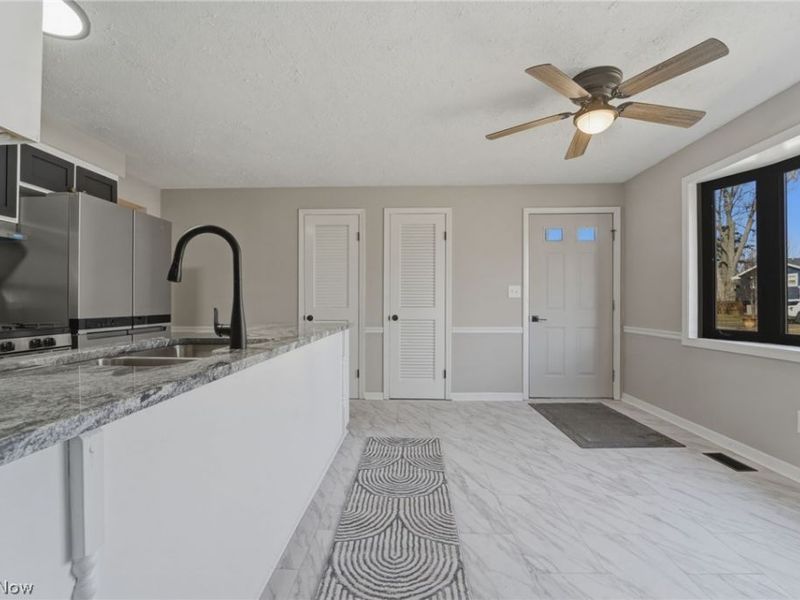 7366 Primrose Drive, Mentor on the Lake, OH 44060 Photo 13