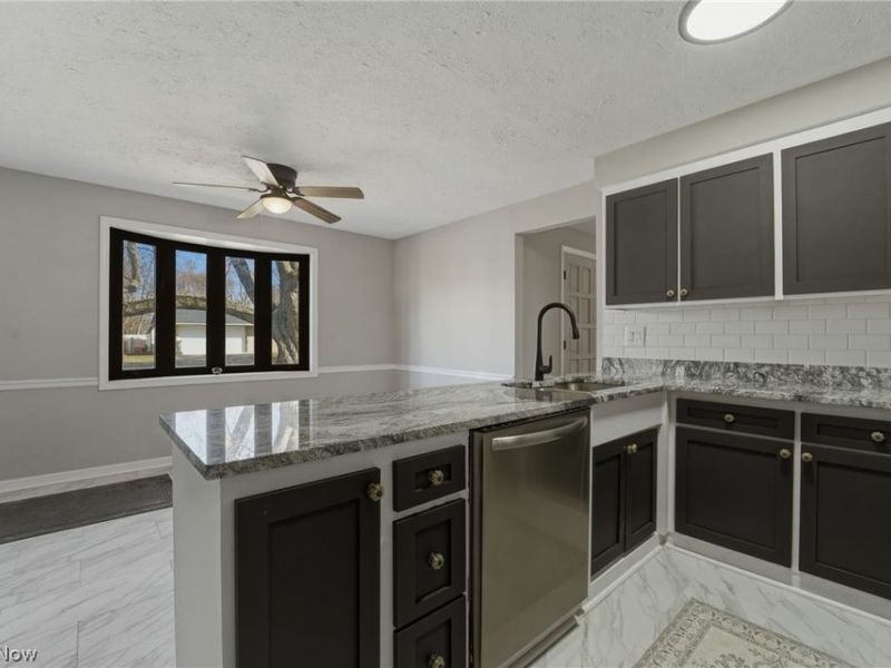 7366 Primrose Drive, Mentor on the Lake, OH 44060 Photo 14