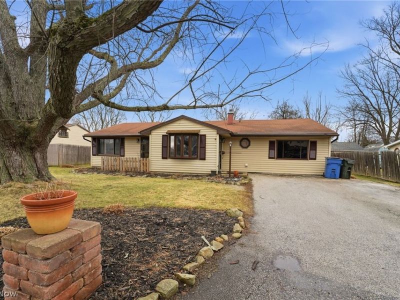 7366 Primrose Drive, Mentor on the Lake, OH 44060 Photo 2