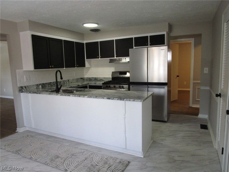 7366 Primrose Drive, Mentor on the Lake, OH 44060 Photo 7