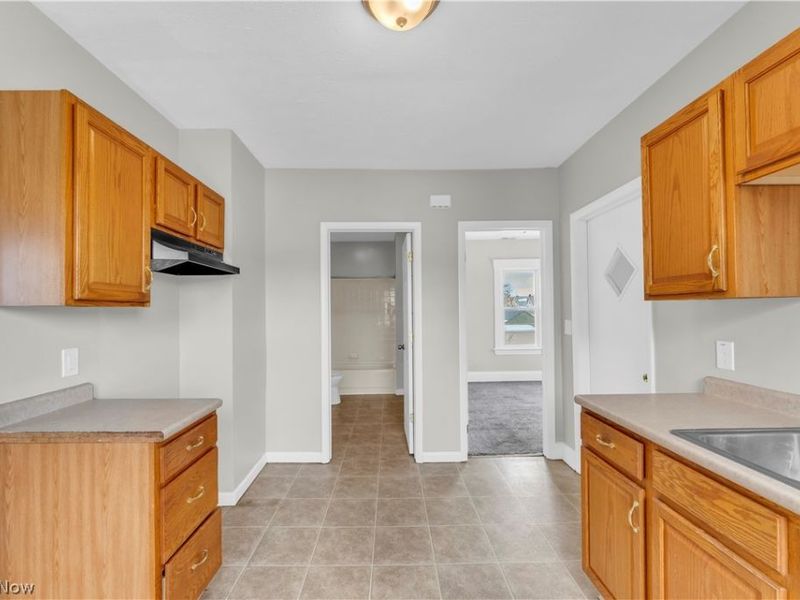 10222 Joan Avenue, Unit 10224/UP, Cleveland, OH 44111 Photo 11