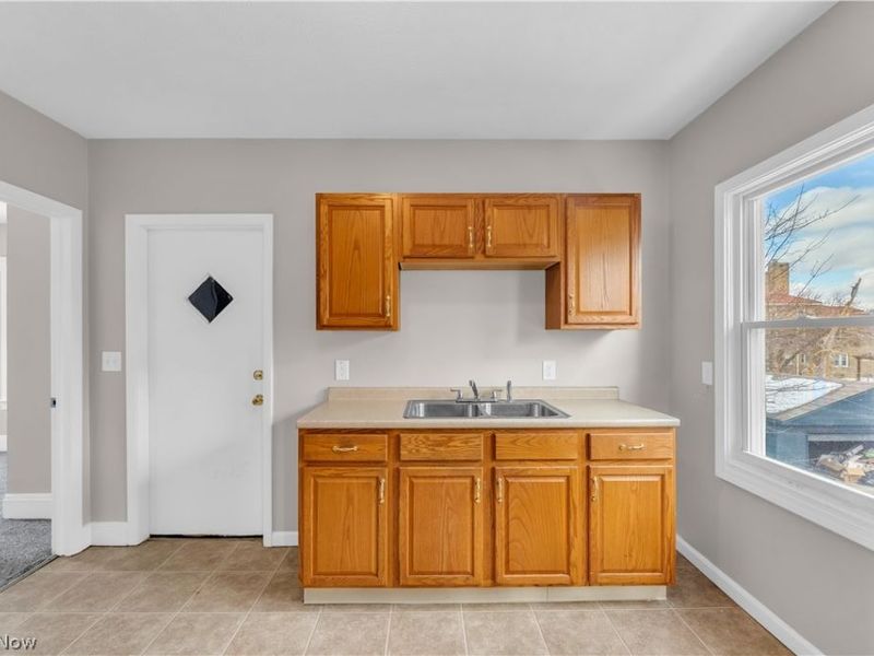 10222 Joan Avenue, Unit 10224/UP, Cleveland, OH 44111 Photo 12