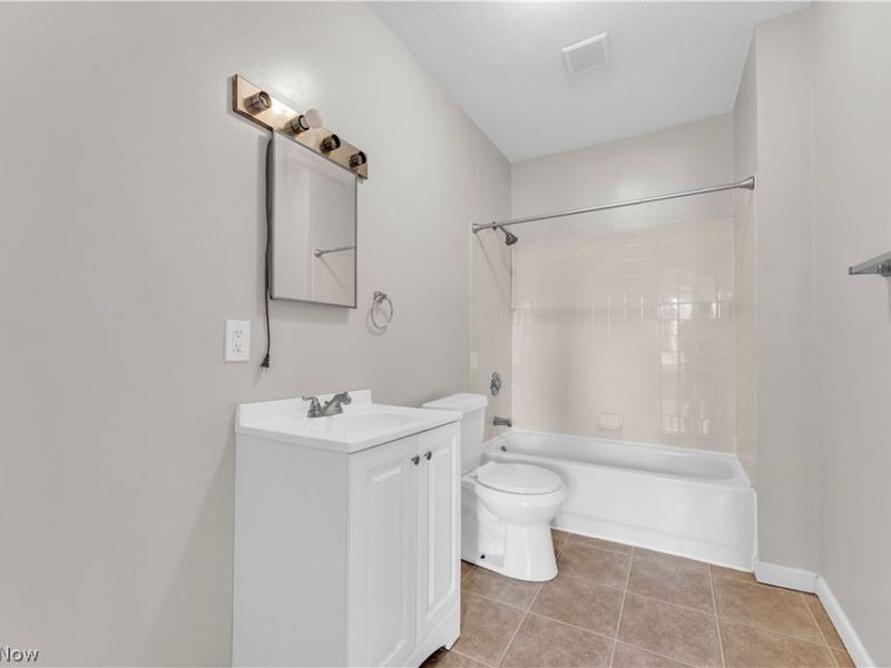 10222 Joan Avenue, Unit 10224/UP, Cleveland, OH 44111 Photo 17