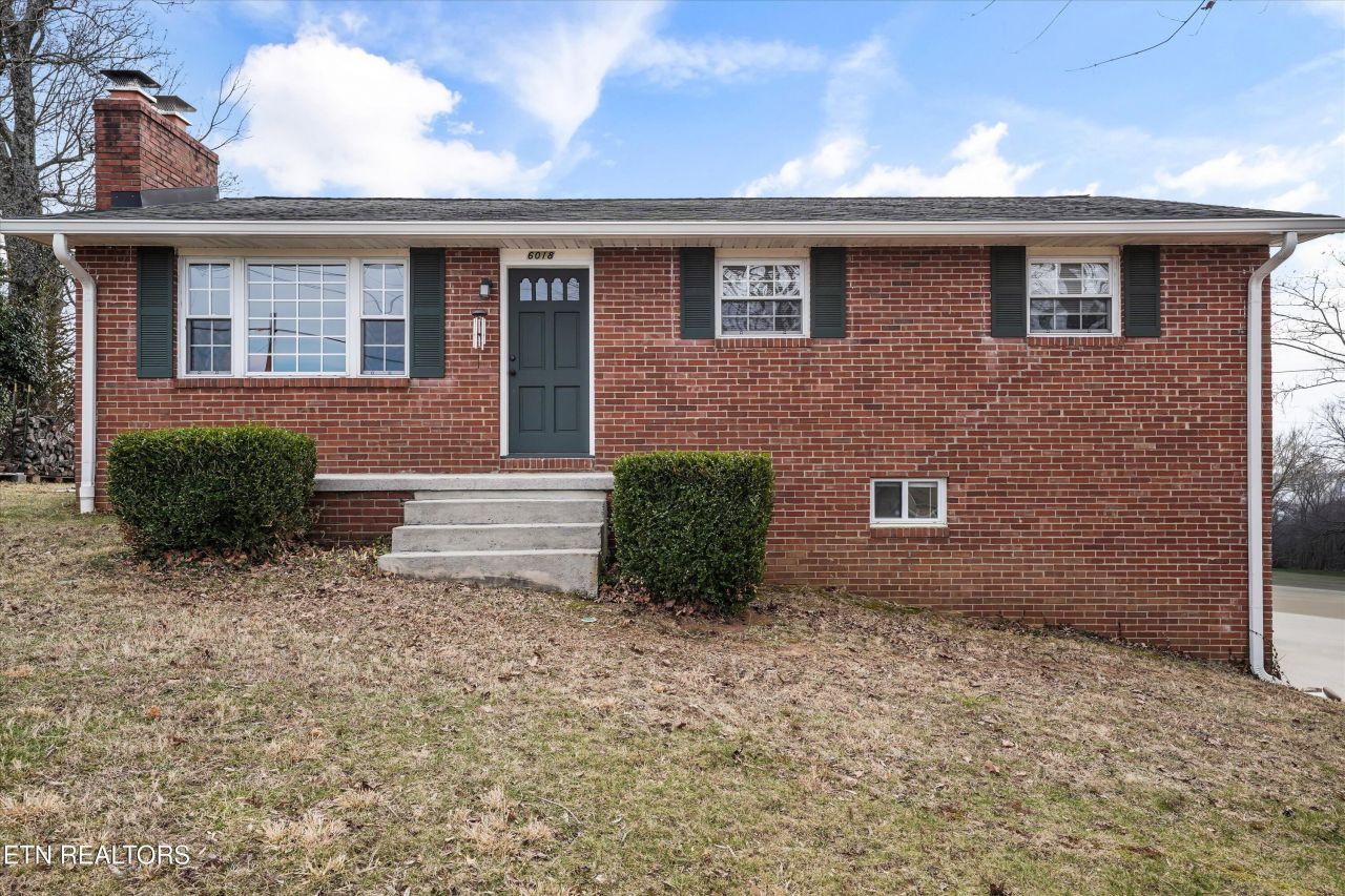 6018 Edmondson Lane, Knoxville, TN 37918 Main Photo
