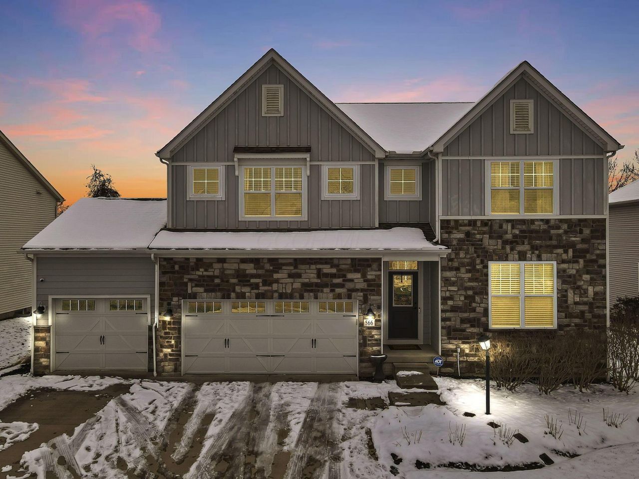 566 Preston Trails Drive, Pickerington, OH 43147 Main Photo