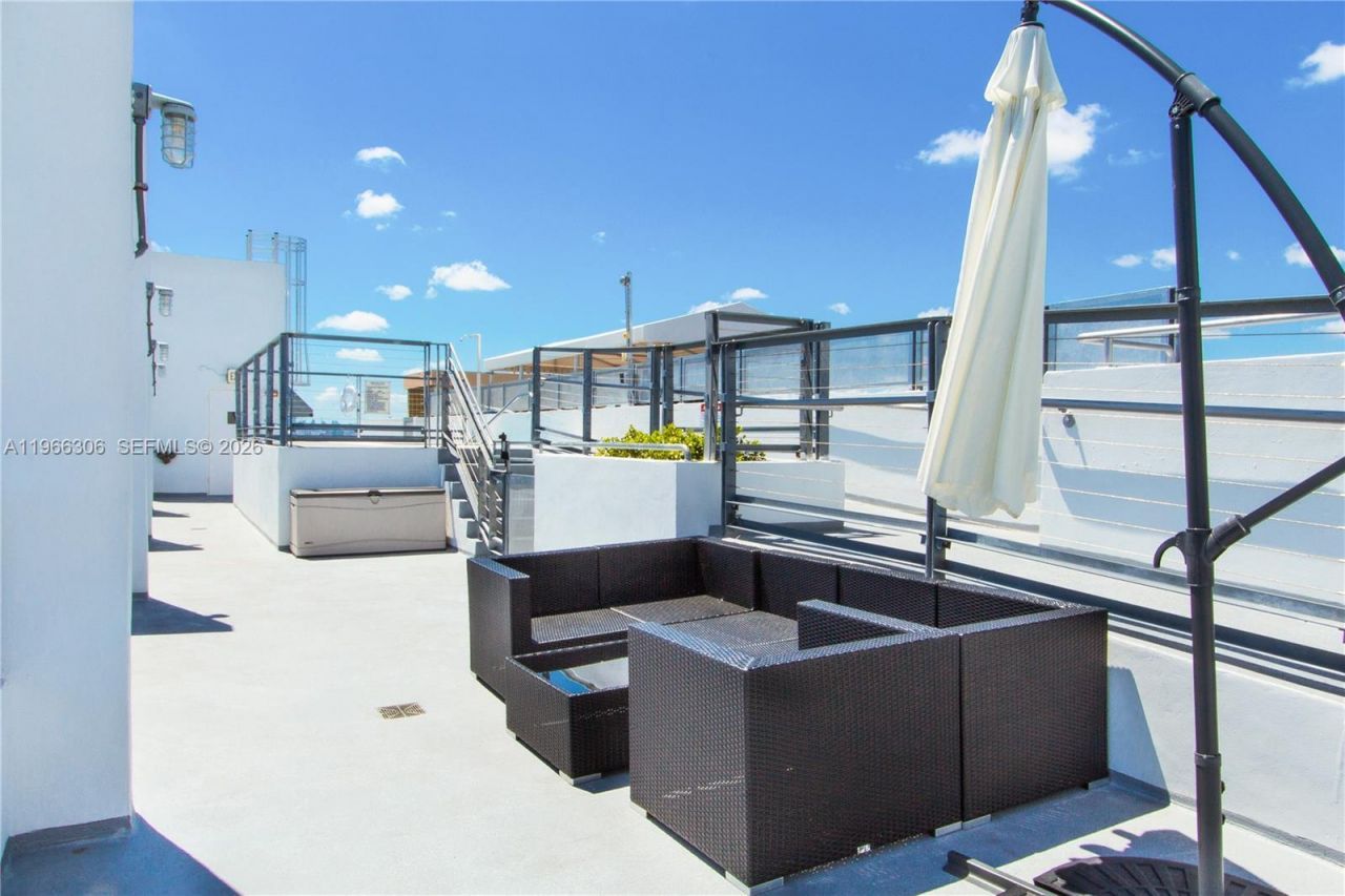 8101 Biscayne Blvd , Unit R-613, Miami, FL 33138 Photo