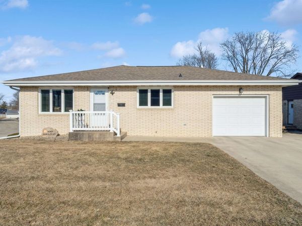 1706 SE 2nd Avenue, Dyersville, IA 52040