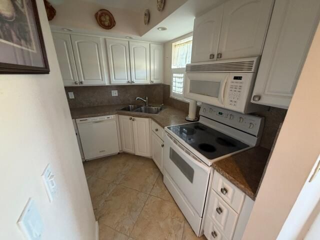 18081 SE Country Club Drive, Unit 121, Tequesta, FL 33469 Photo