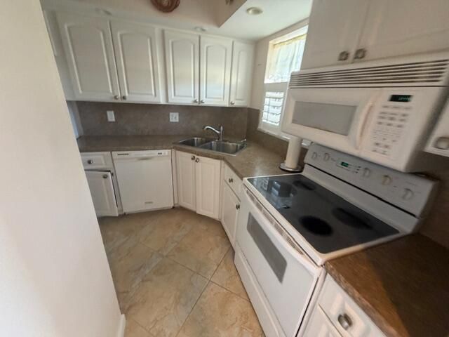 18081 SE Country Club Drive, Unit 121, Tequesta, FL 33469 Photo