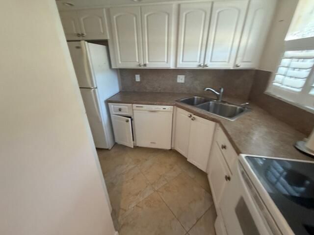 18081 SE Country Club Drive, Unit 121, Tequesta, FL 33469 Photo