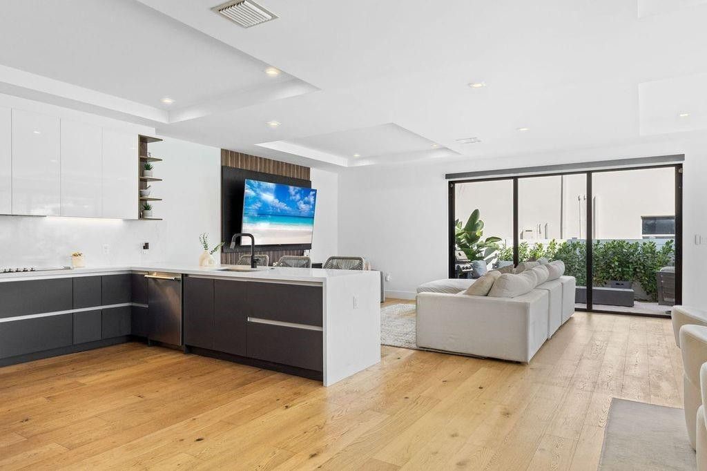 705 SW 8th Terrace, Fort Lauderdale, FL 33315 Photo