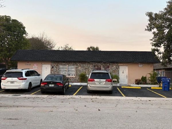 7625 SW 10th St, North Lauderdale, FL 33068