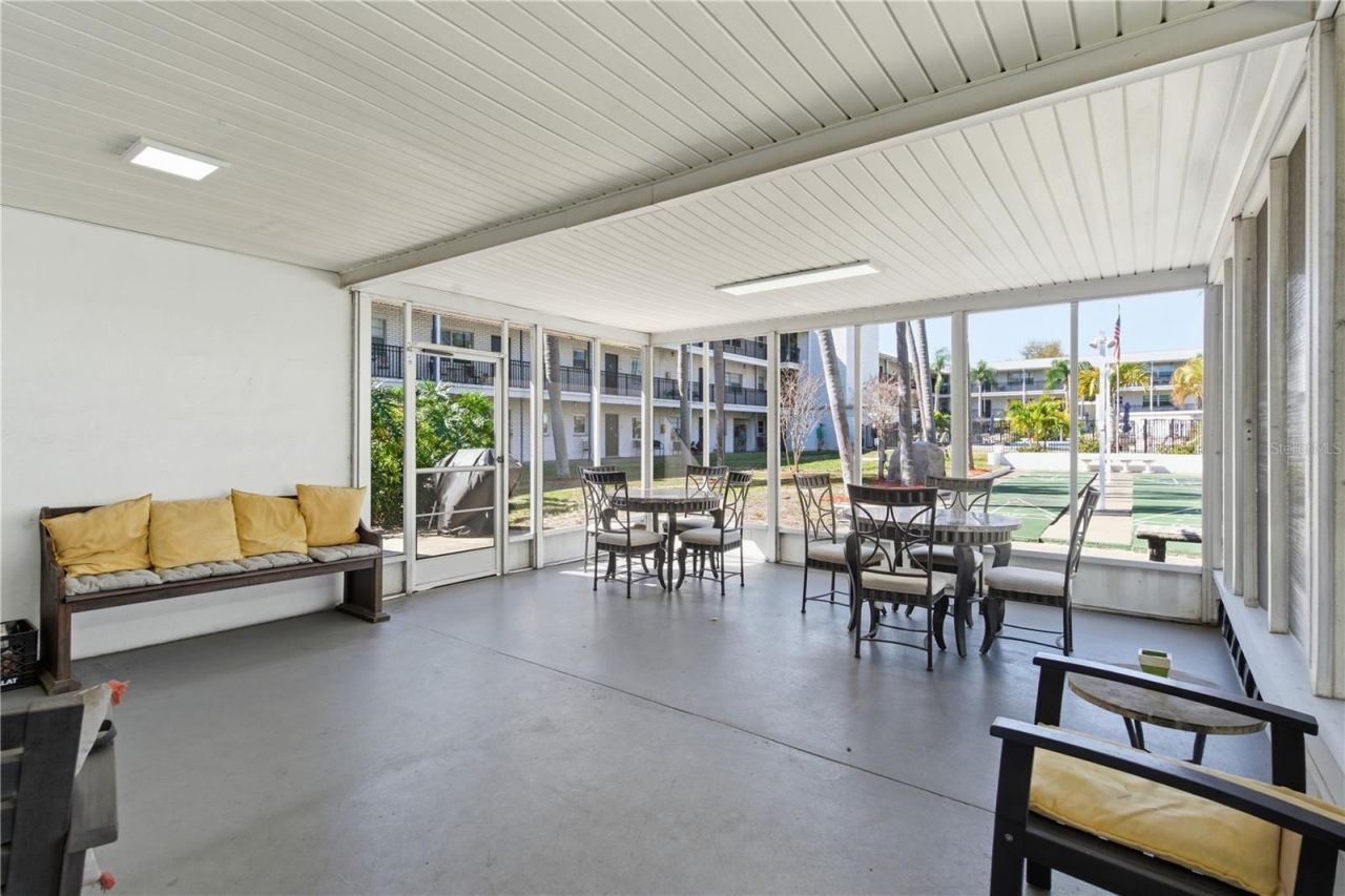 4050 4th Street N, Unit 317, Saint Petersburg, FL 33703 Photo