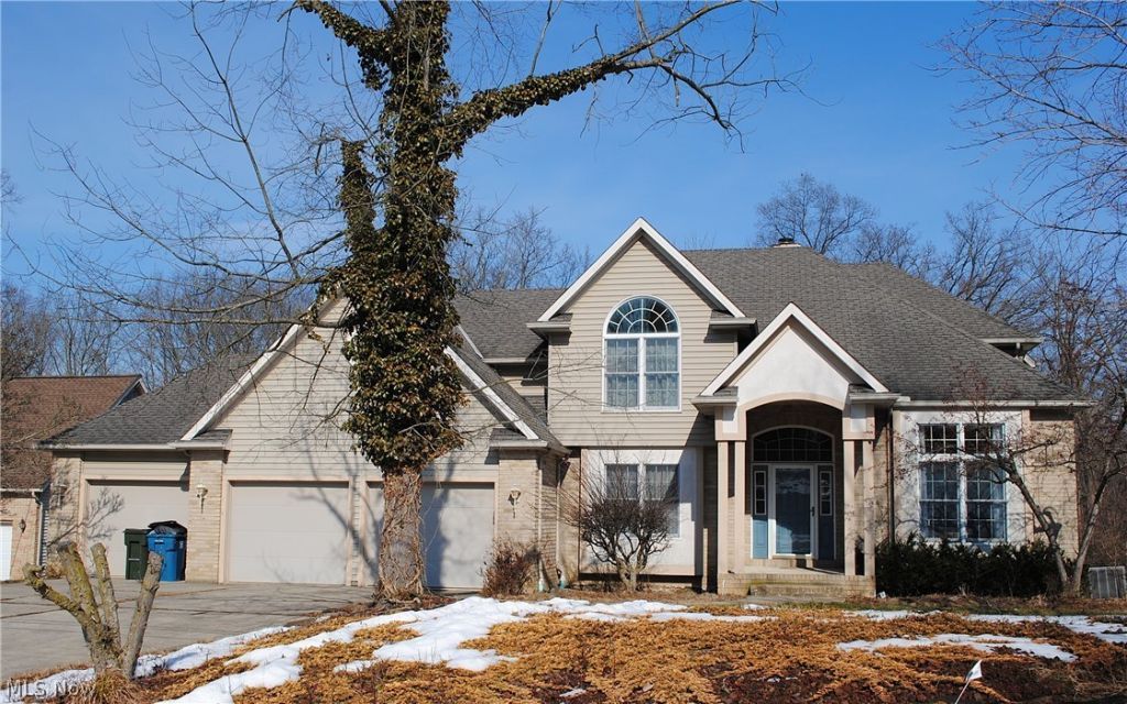 705 Willow Creek Drive, Amherst, OH 44001 Main Photo