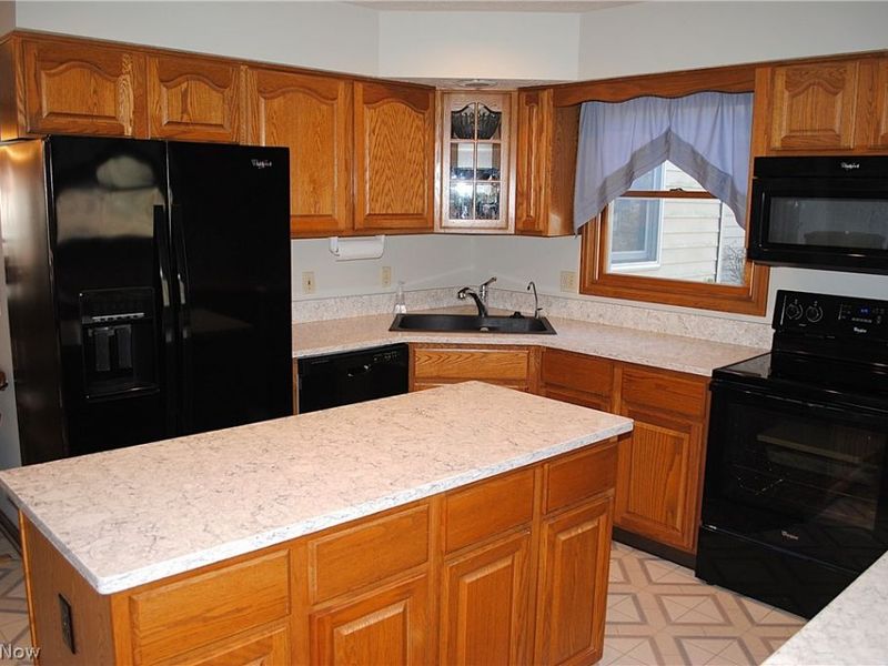 705 Willow Creek Drive, Amherst, OH 44001 Photo 11