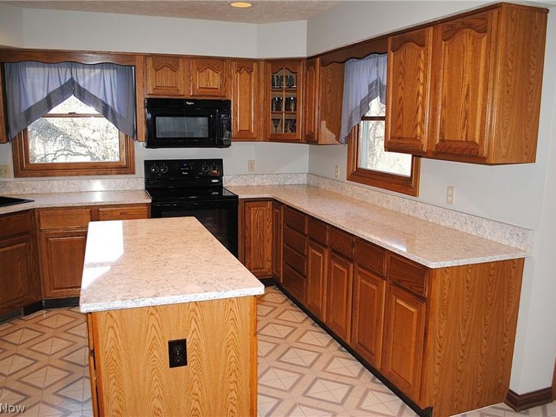 705 Willow Creek Drive, Amherst, OH 44001 Photo 12