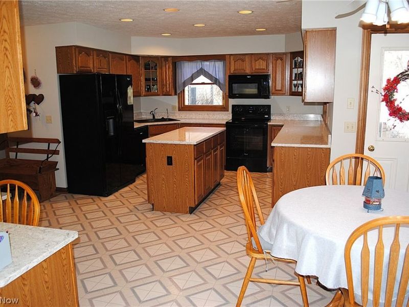 705 Willow Creek Drive, Amherst, OH 44001 Photo 13