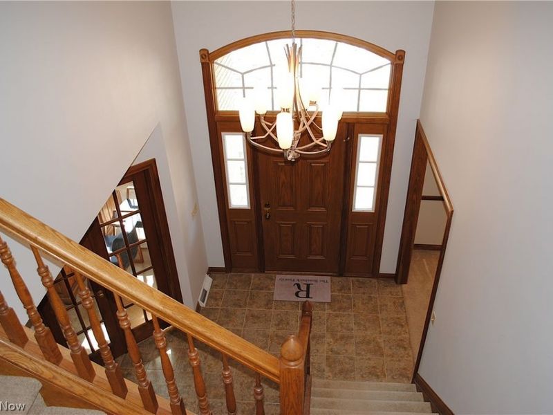 705 Willow Creek Drive, Amherst, OH 44001 Photo 4