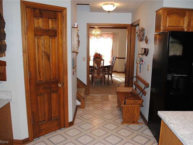 705 Willow Creek Drive, Amherst, OH 44001 Photo 9