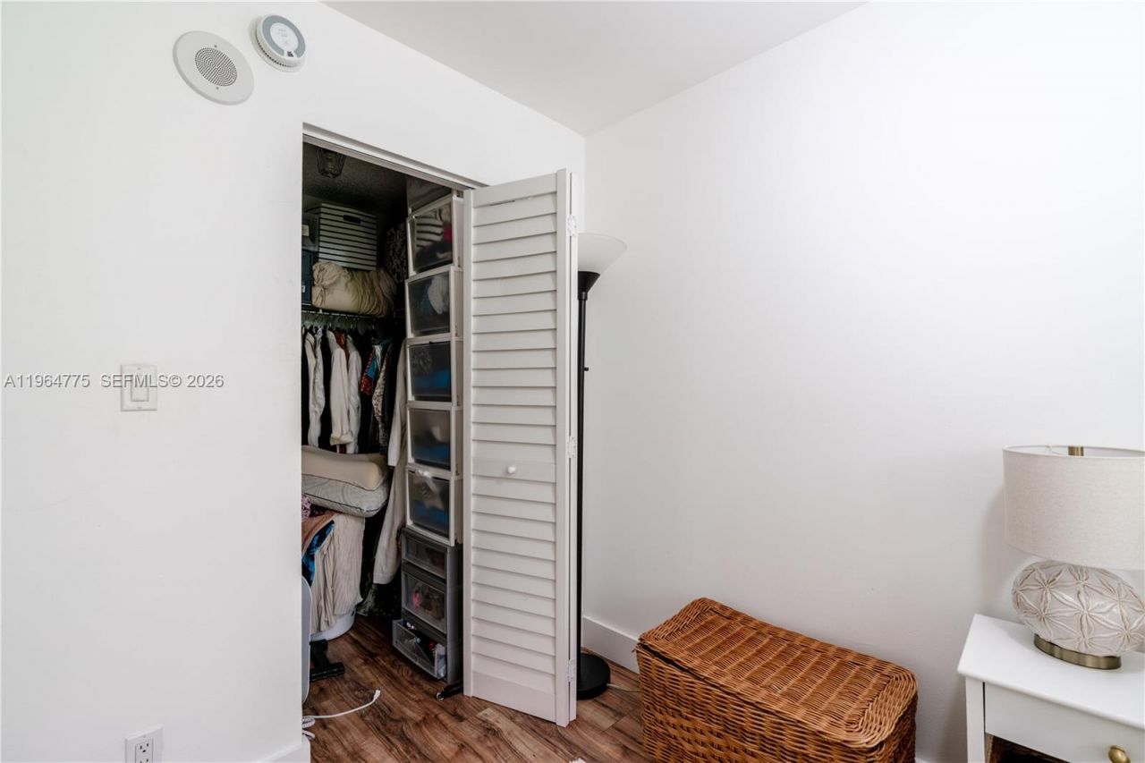 17021 N Bay Rd , Unit 526, Sunny Isles Beach, FL 33160 Photo