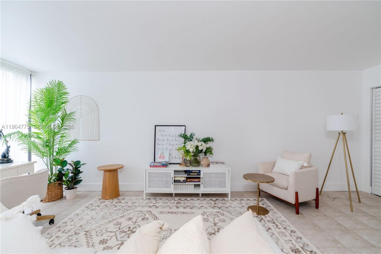 17021 N Bay Rd , Unit 526, Sunny Isles Beach, FL 33160 Photo