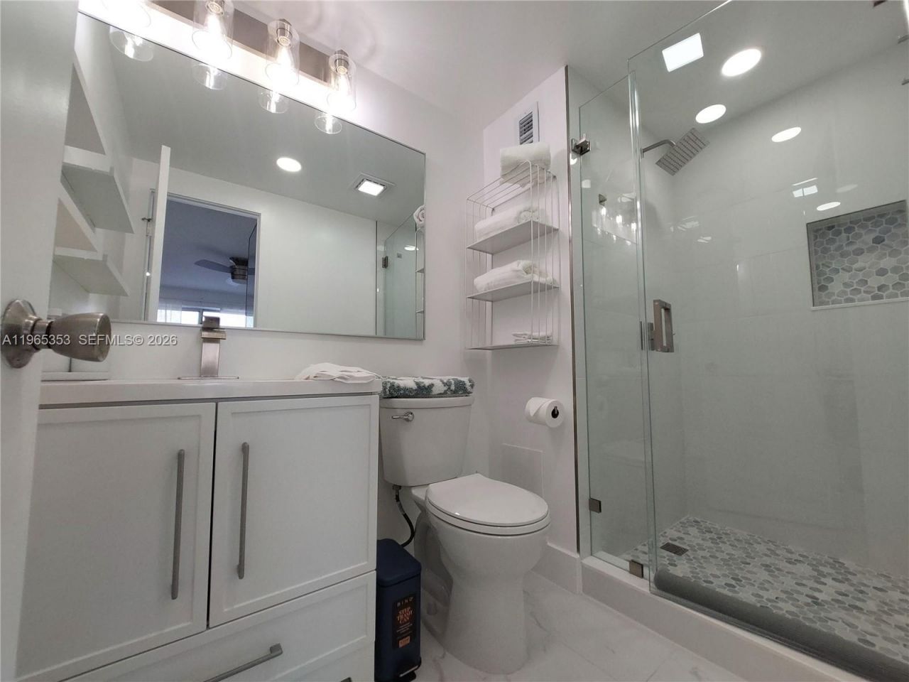 400 Golden Isles Dr, Unit 47, Hallandale Beach, FL 33009 Photo