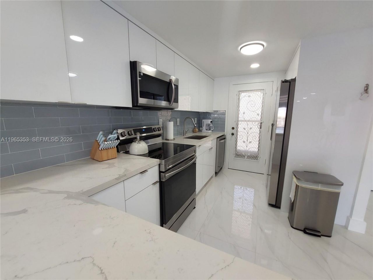 400 Golden Isles Dr, Unit 47, Hallandale Beach, FL 33009 Photo