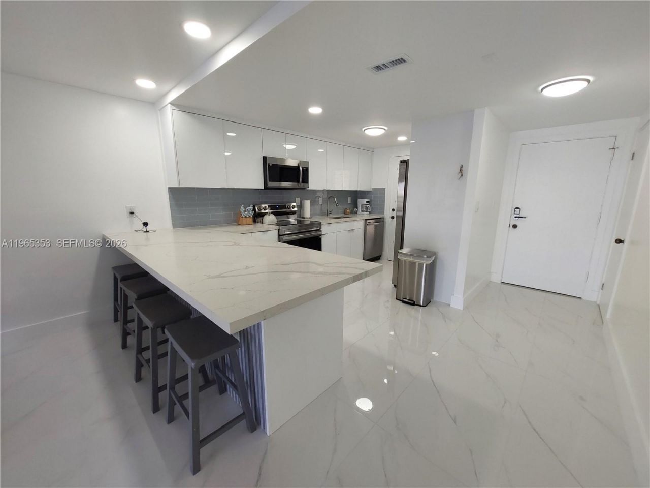 400 Golden Isles Dr, Unit 47, Hallandale Beach, FL 33009 Photo