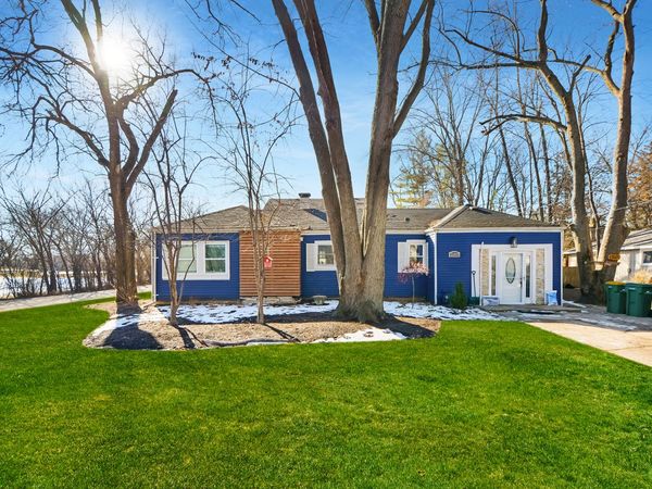 21269 W Ridge Road, Lake Zurich, IL 60047