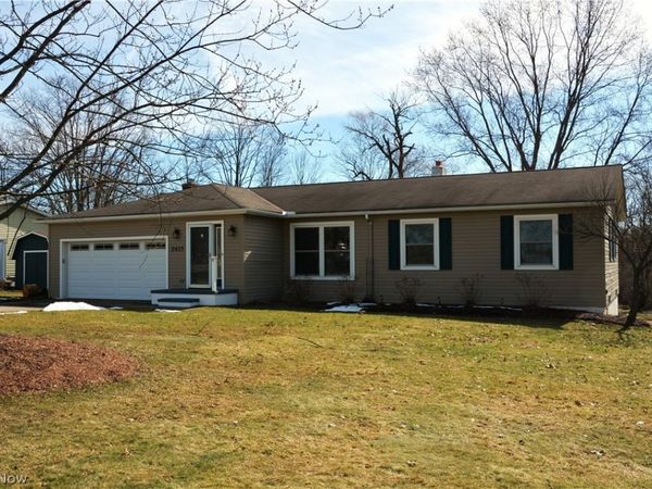 2405 Weymouth Road, Hinckley, OH 44233