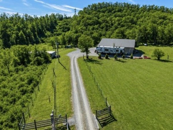325 Freeman Ln, Hartsville, TN 37074