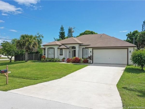 2097 SE Dranson Circle, Port St Lucie, FL 34952