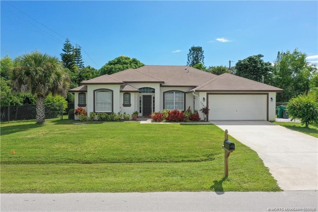 2097 SE Dranson Circle, Port Saint Lucie, FL 34952 Photo