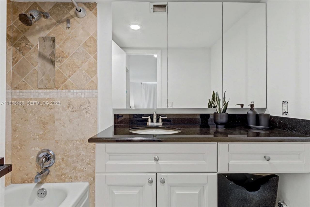 2851 NE 183rd St, Unit 1512E, Aventura, FL 33160 Photo