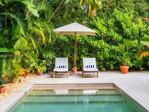 1737 SW 10th St , Miami, FL 33135