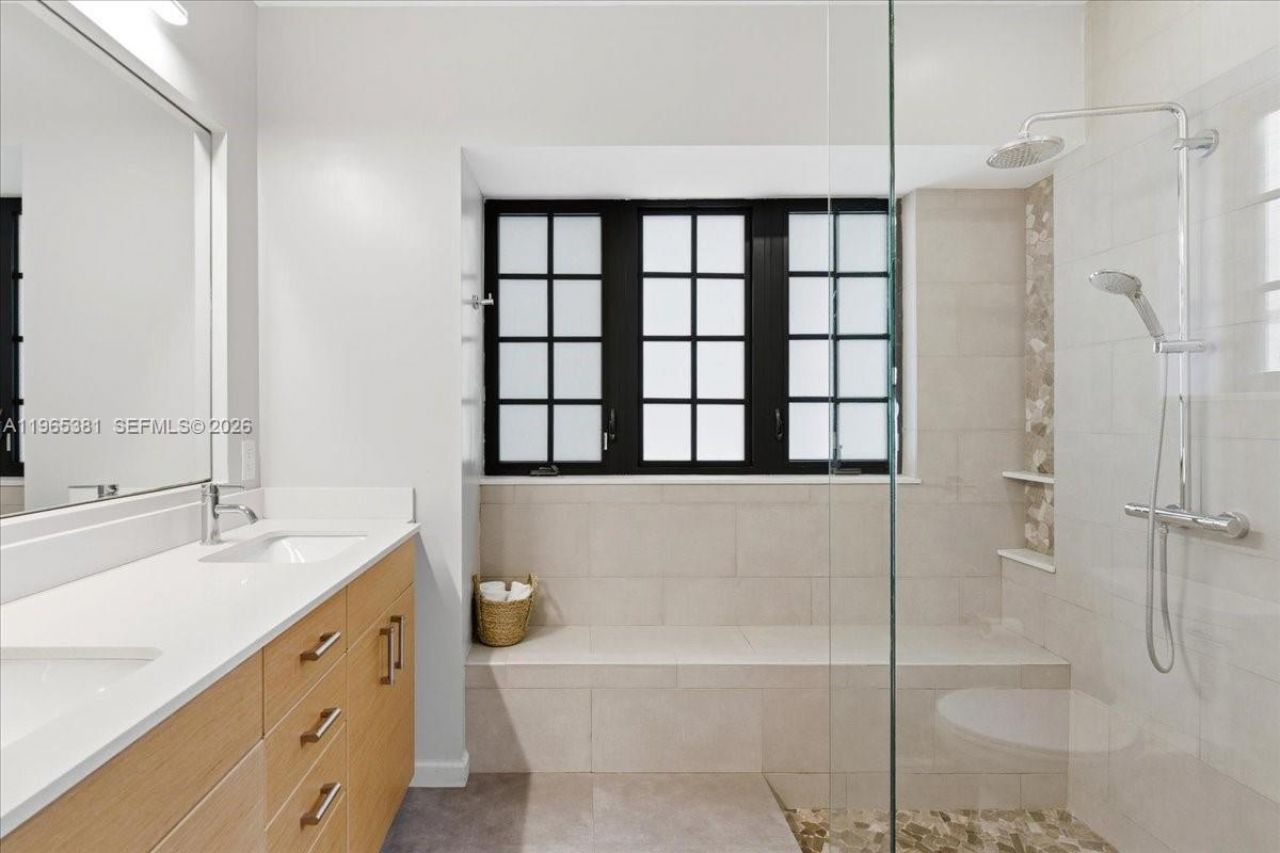 1737 SW 10th St, Miami, FL 33135 Photo