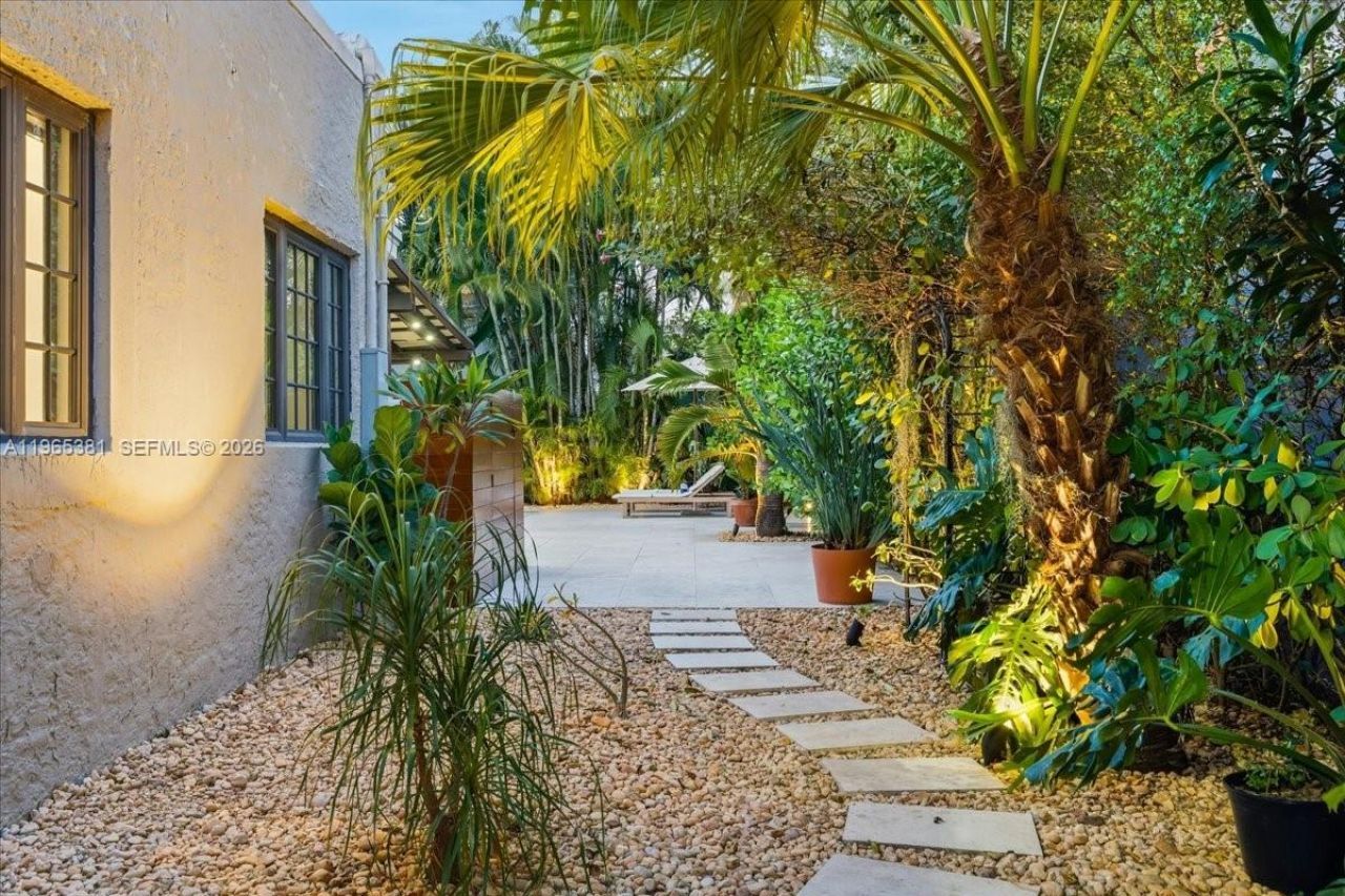 1737 SW 10th St, Miami, FL 33135 Photo