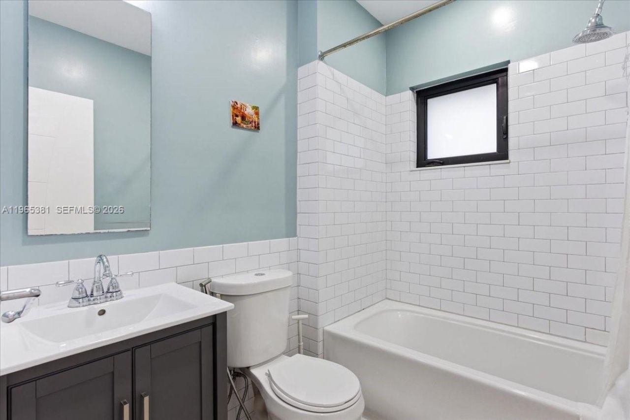 1737 SW 10th St , Miami, FL 33135 Photo