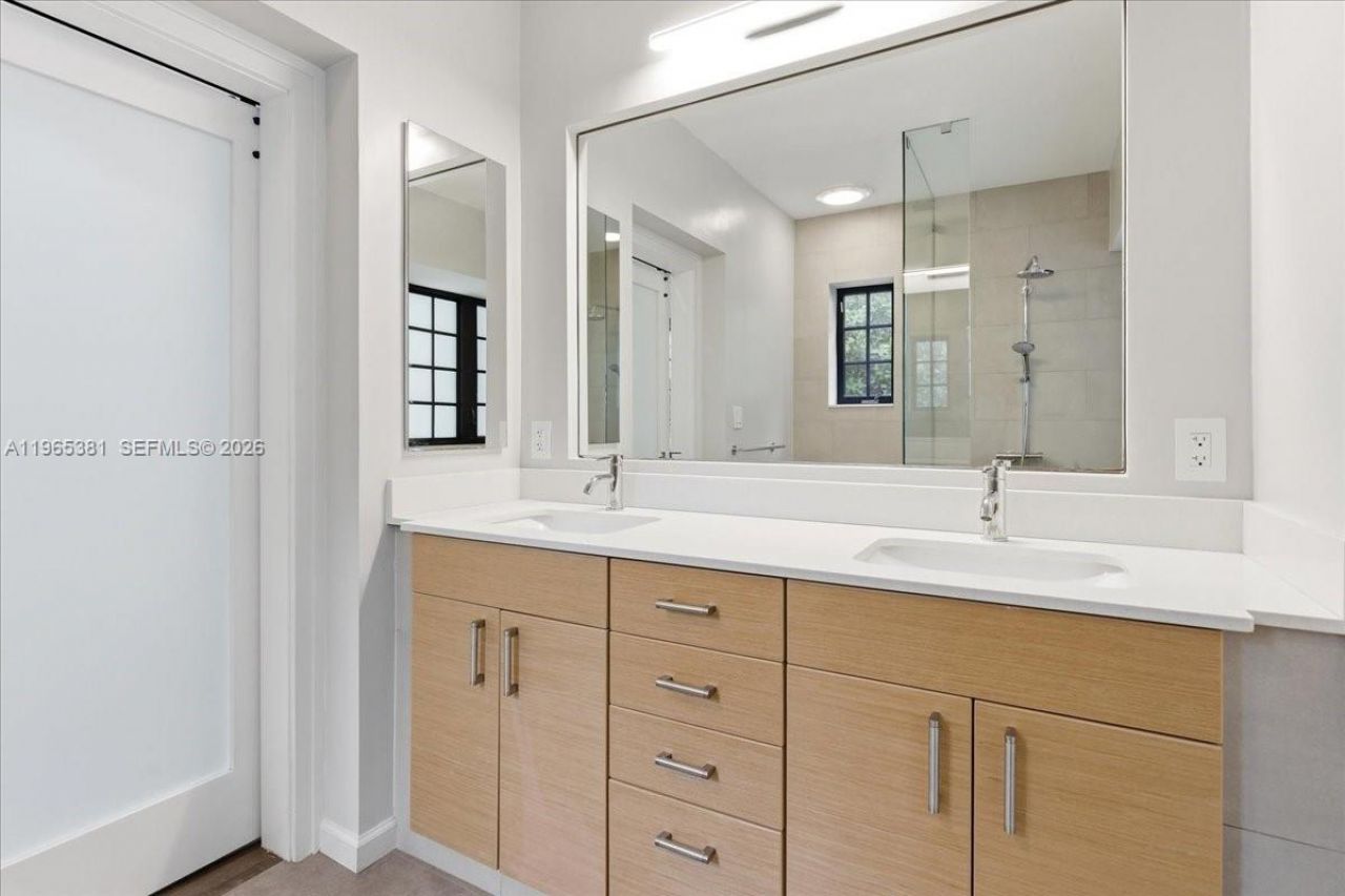 1737 SW 10th St, Miami, FL 33135 Photo