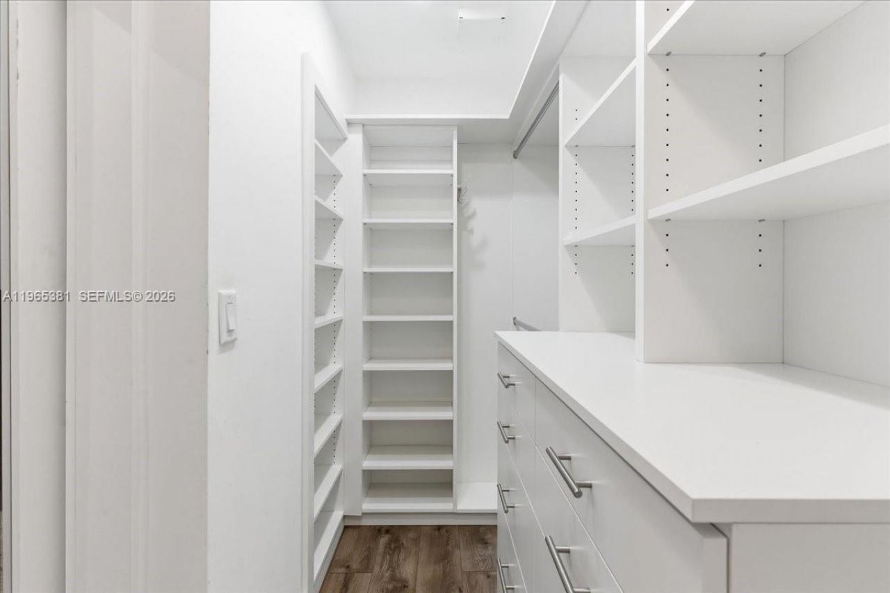 1737 SW 10th St, Miami, FL 33135 Photo