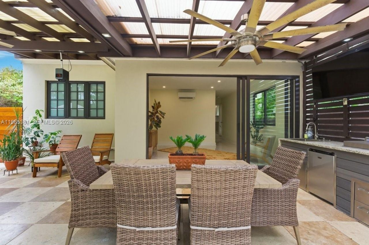 1737 SW 10th St , Miami, FL 33135 Photo