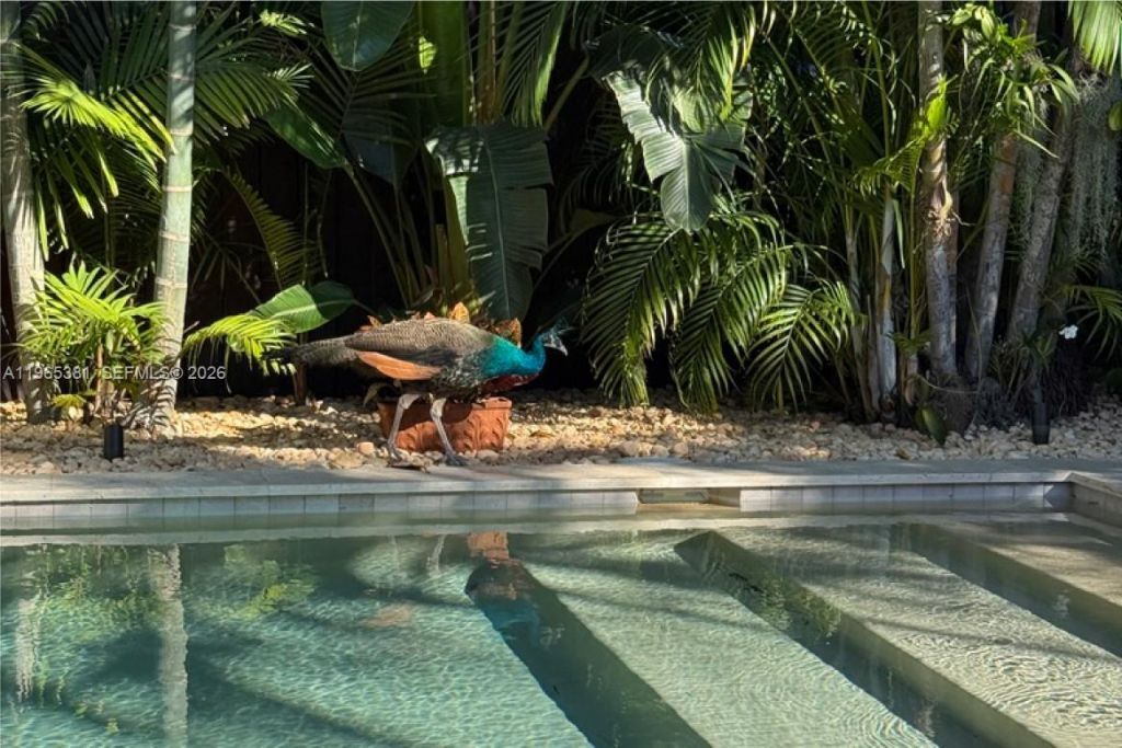 1737 SW 10th St , Miami, FL 33135 Photo