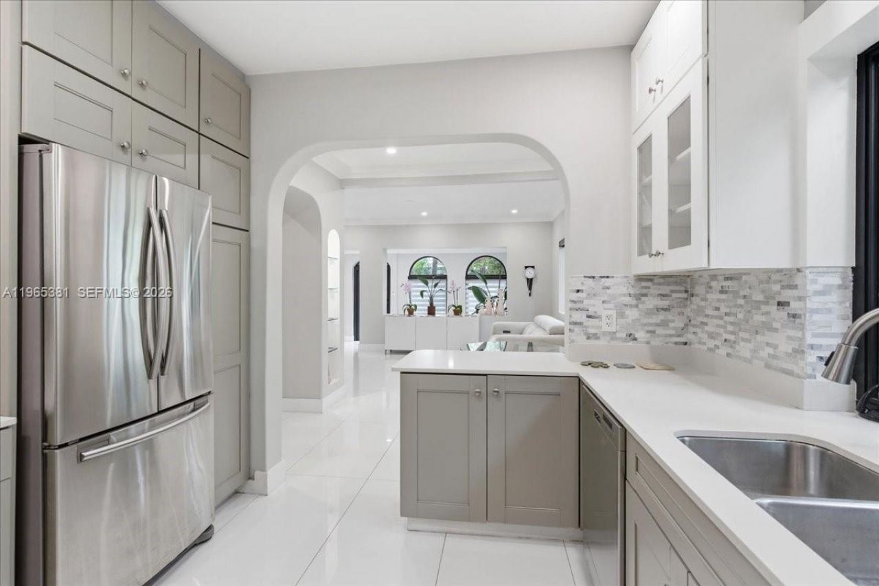 1737 SW 10th St, Miami, FL 33135 Photo