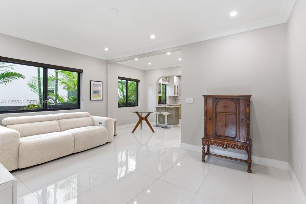 1737 SW 10th St, Miami, FL 33135 Photo