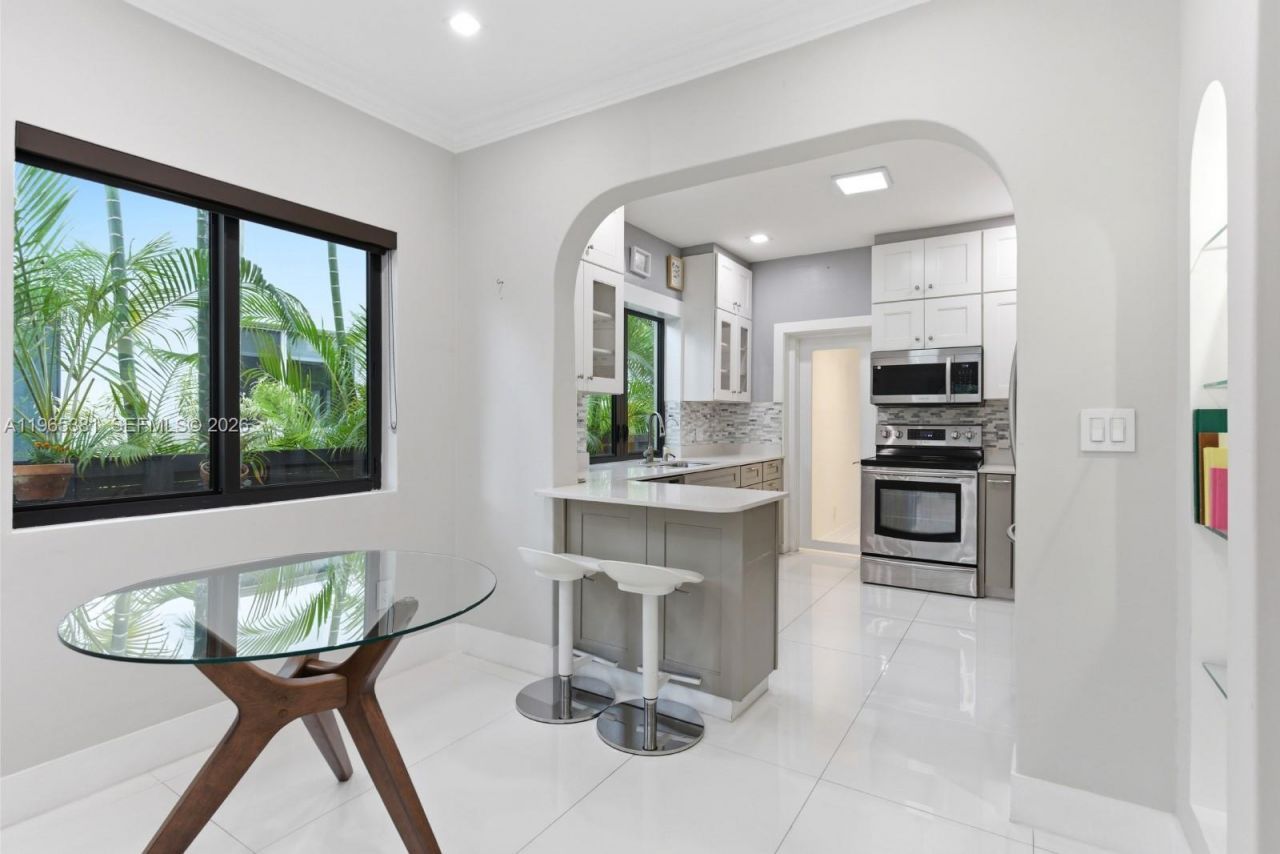 1737 SW 10th St , Miami, FL 33135 Photo