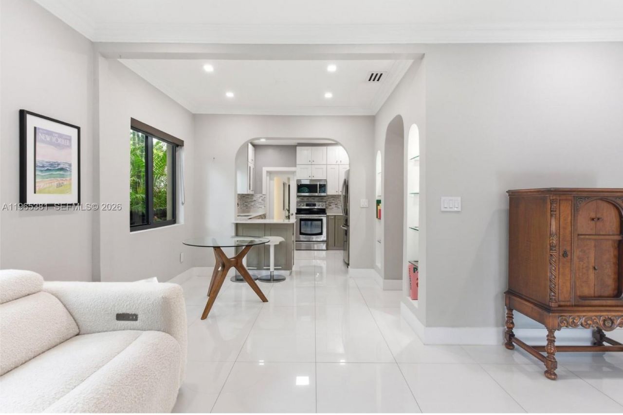 1737 SW 10th St, Miami, FL 33135 Photo